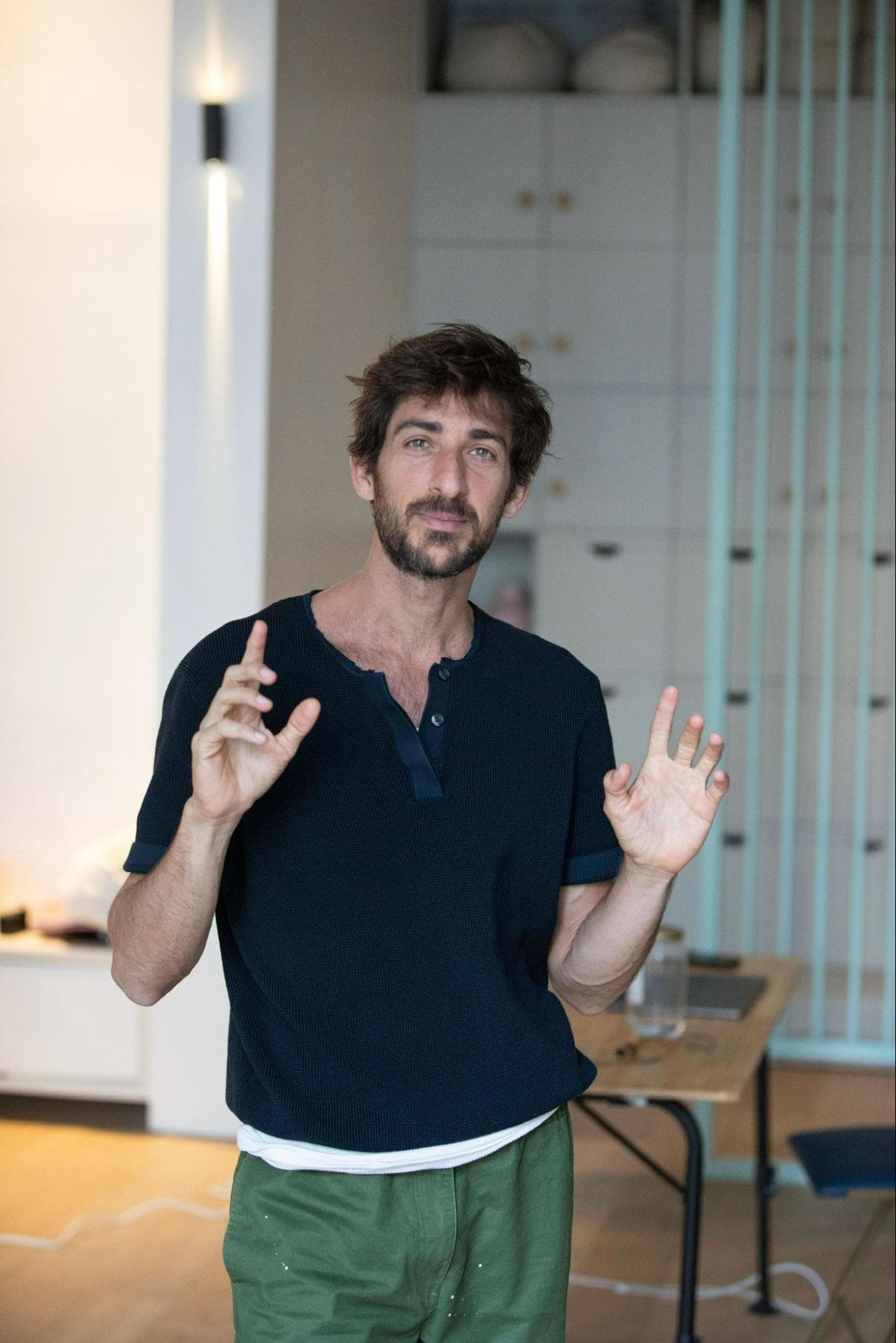 Portrait of Matan Hakimi, founder of the Gut Feeling academy